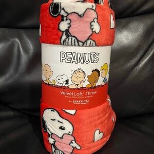 Peanuts Snoopy Valentines VelvetLoft Red Throw - PEANUTS Ditzy Hearts Throw